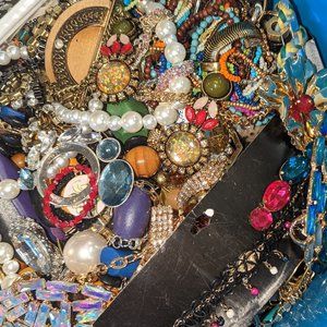 1LB Assorted Vintage Modern Junk Harvest Wear Craft